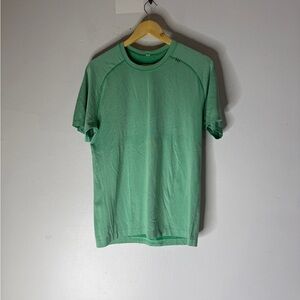 Lululemon Men’s Green Short Sleeve T-shirt Medium